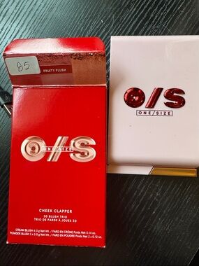 ONE/SIZE Cheek Clapper 3D Blush Trio - Red & White Packaging